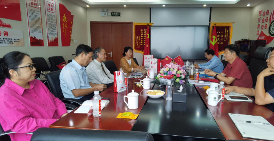 岳氏集團(tuán)與朱元曾會(huì)長(zhǎng)共商大健康未來 三大特膳食品方案引領(lǐng)功能食品新方向